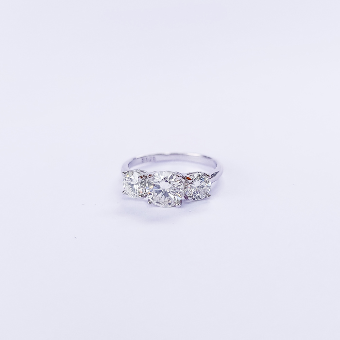 The Luisa Ring - 2 ct Moissanite