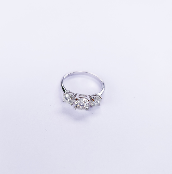 The Luisa Ring - 2 ct Moissanite