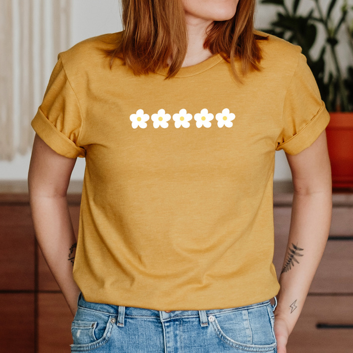 Daisy Flower Basic Graphic Tee, Dainty Flower Shirt, Floral Printed Shirt 