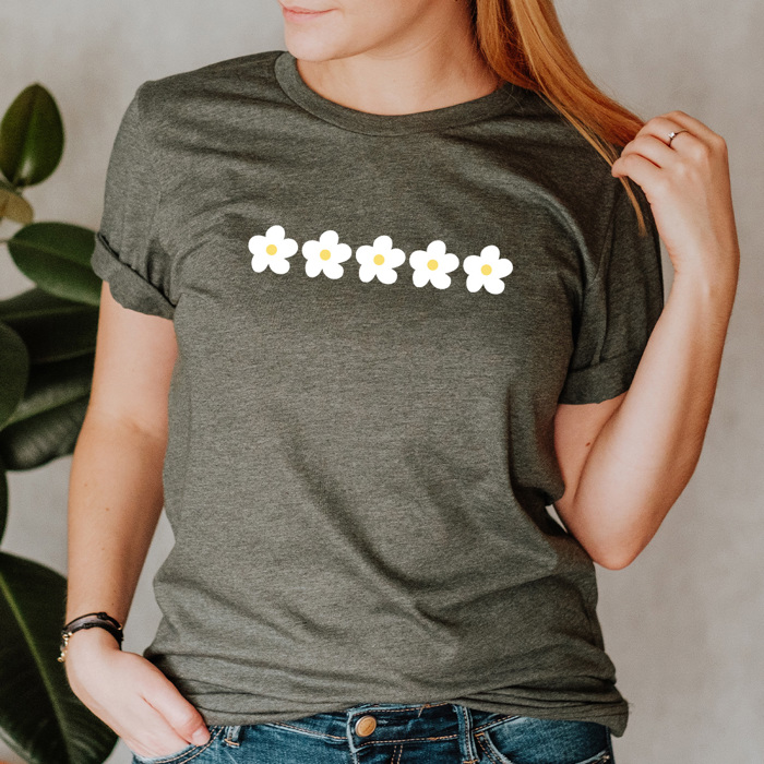 Daisy Flower Basic Graphic Tee, Dainty Flower Shirt, Floral Printed Shirt 