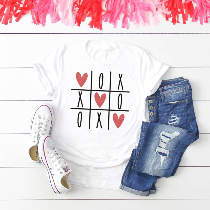 XOXO Tic Tac Toe Graphic Sweatshirt, Valentine Graphic Sweatshirt, XOXO Shirt, Cute Valentine's Day Sweatshirt, Glitter Heart Sweatshirt