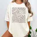 Medium Ivory Boho Vintage Flower Graphic Tee, Cute Flower Shirt, Summer Tee, Boho Shirt