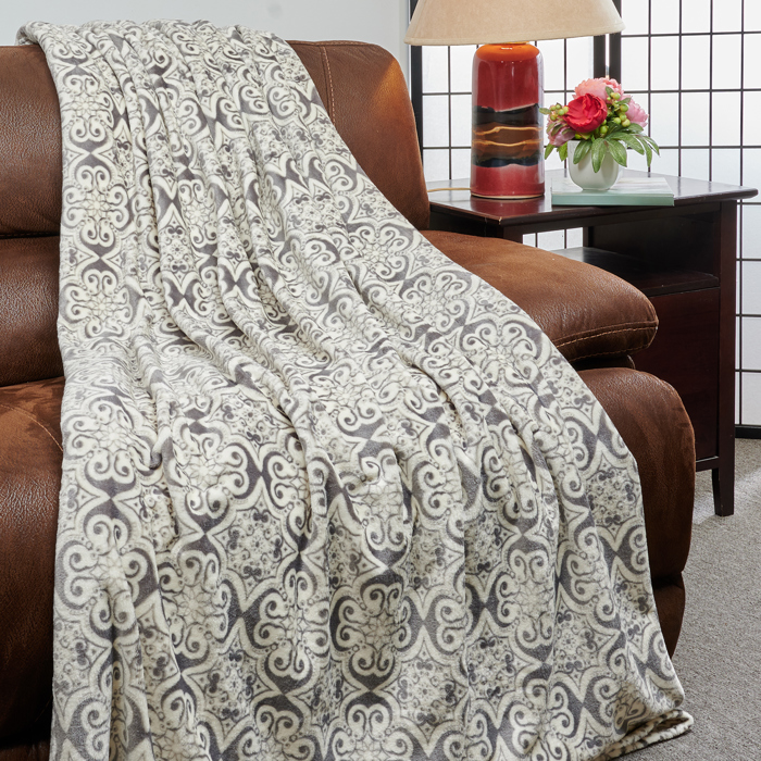 Kathy ireland Holiday Print Plush Flannel Throw Blanket