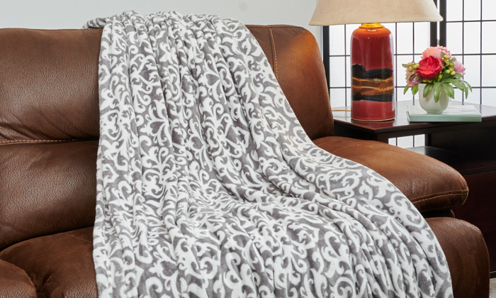 Kathy ireland Holiday Print Plush Flannel Throw Blanket
