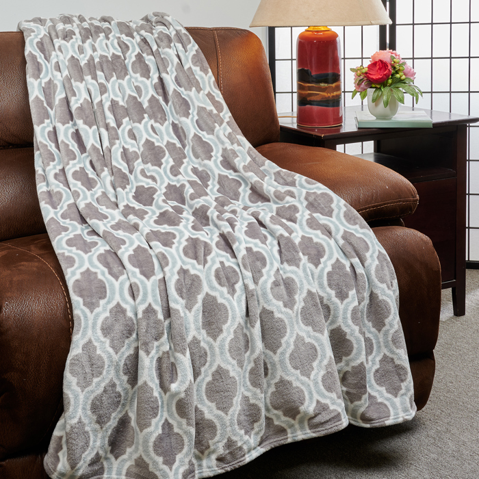 Kathy ireland Holiday Print Plush Flannel Throw Blanket