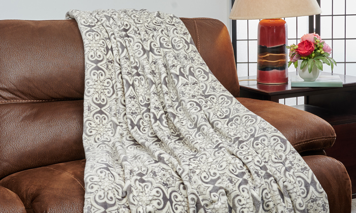 Kathy ireland Holiday Print Plush Flannel Throw Blanket