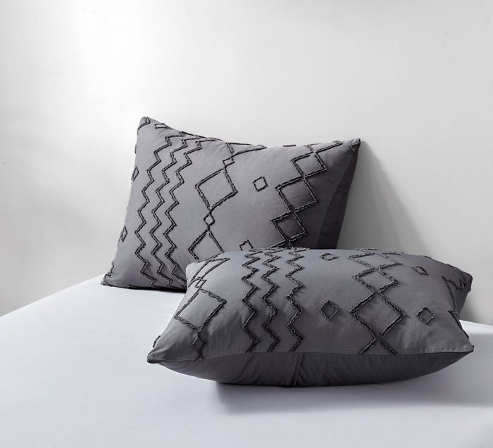 Bibb Home 2000 Count Tufted Duvet Cover (3-Piece)