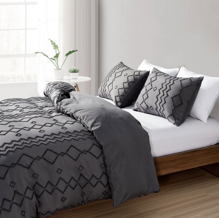 Bibb Home 2000 Count Tufted Duvet Cover (3-Piece)