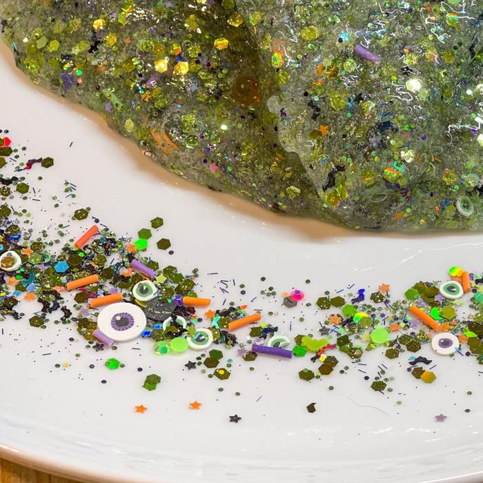 Witch’s Brew Glow-In-The-Dark Halloween Slime Kit