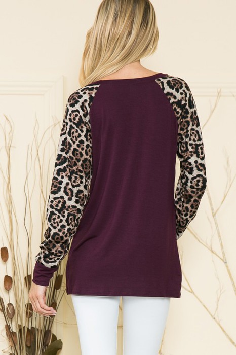 SOLID BASEBALL TOP WITH ANIMAL CONTRAST SLEEVES
