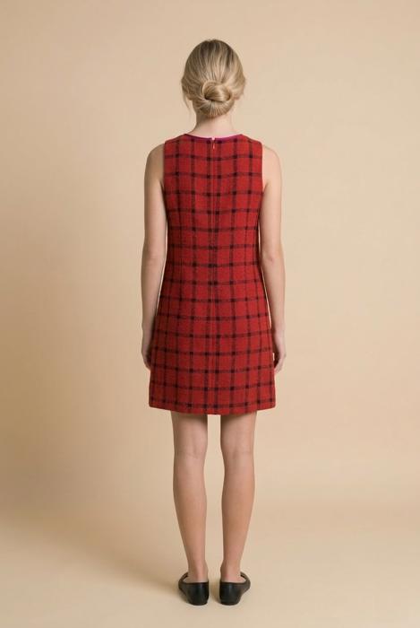 SLEEVELESS SHIFT DRESS WITH PLAID PATTERN
