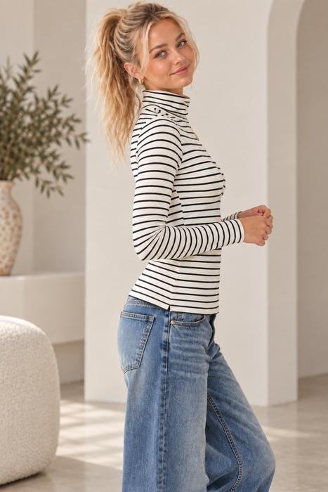 STRIPE TURTLE NECK TOP