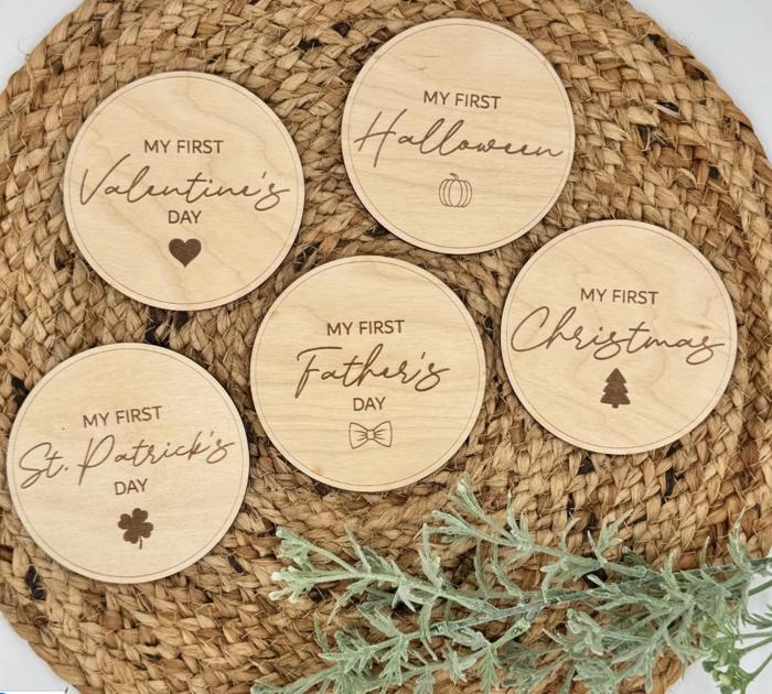 Baby's First Holiday Milestone Wooden Discs – Photograph With Every Special Moment!
