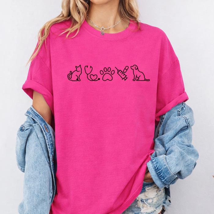 Minimalist Veterinarian Assistant/Tech Tee 