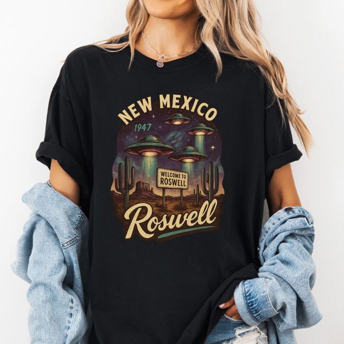 Welcome To Roswell New Mexico Alien Night Scene - T-Shirt (Crewneck)  100 Cotton Heavyweight Tee (Unisex)  Comfort Colors