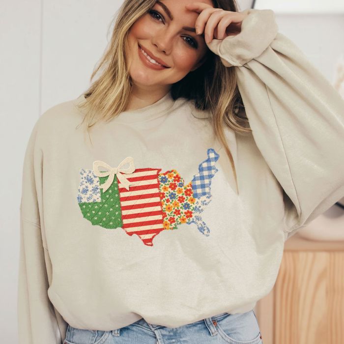 Faux (Printed, not real quilted fabric) Quilted Ditzy Floral United States Road Trip Design - Sweatshirt (Crewneck)  Poly-Cotton Colors (Unisex)  Gildan