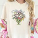  Cool Girls Read Romance - Reading, Readers, Book Girlies - T-Shirt Heavyweight Tee Comfort Colors