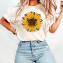  Sunshine Looks Good On Me Folk Art Style Sunflower - T-Shirt (Crewneck)  100 Cotton Heavyweight Tee (Unisex)  Comfort Colors