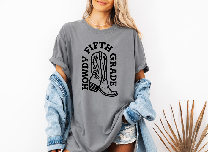 HOWDY FIFTH GRADE | Kickin' It into Fifth Grade! Unisex Heavyweight Comfort Tee