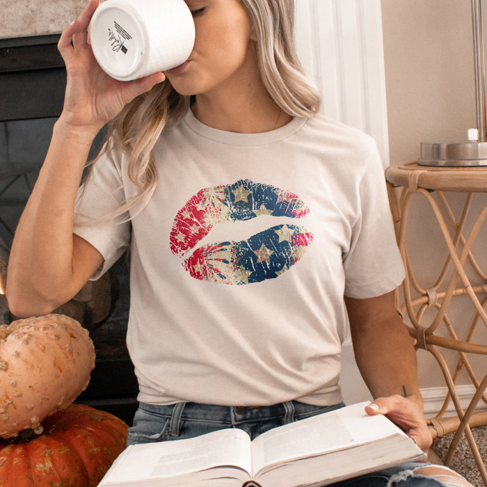 USA Patriotic Watercolor Grunge Flag LIPS Fourth of July American Ultra Soft Graphic Tee Unisex Soft Tee T-shirt for Women or Men