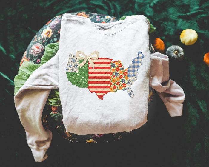 Faux (Printed, not real quilted fabric) Quilted Ditzy Floral United States Road Trip Design - Sweatshirt (Crewneck)  Poly-Cotton Colors (Unisex)  Gildan