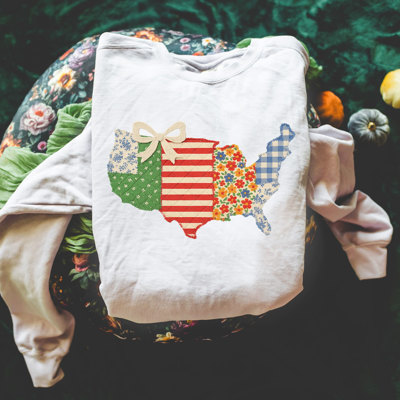 Faux (Printed, not real quilted fabric) Quilted Ditzy Floral United States Road Trip Design - Sweatshirt (Crewneck)  Poly-Cotton Colors (Unisex)  Gildan