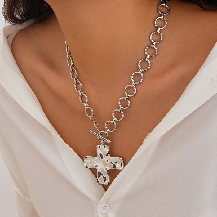 Hammered Cross Front Toggle Necklace | 2 Colors