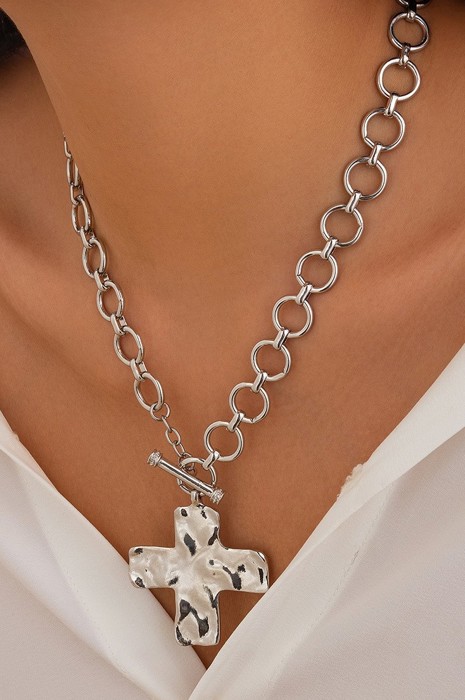 Hammered Cross Front Toggle Necklace | 2 Colors