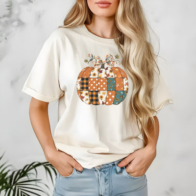 Preppy Quilt Pattern Fall Pumpkin Graphic Tee – Retro Patchwork Autumn Shirt, Cozy Boho Thanksgiving Top, Cute Country Fall Outfit