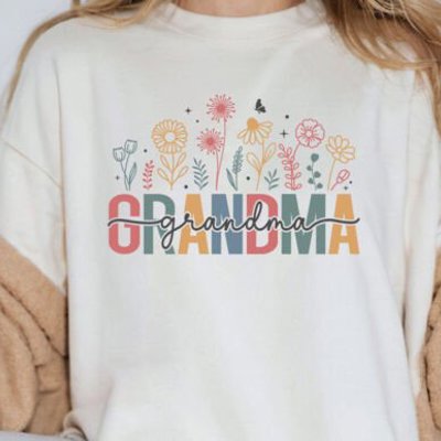 Grandma Flowers Boho Graphic Tee – Retro Floral Grandma Shirt, Mother’s Day Gift, Vintage Boho Style Top