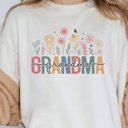  Grandma Flowers Boho Graphic Tee – Retro Floral Grandma Shirt, Mother’s Day Gift, Vintage Boho Style Top