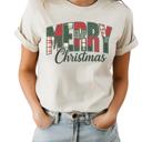  Merry Christmas Patchwork Graphic Tee ? Vintage Holiday Shirt with Plaid Letters, Festive Red and Green Christmas Top, Cozy Winter Gift