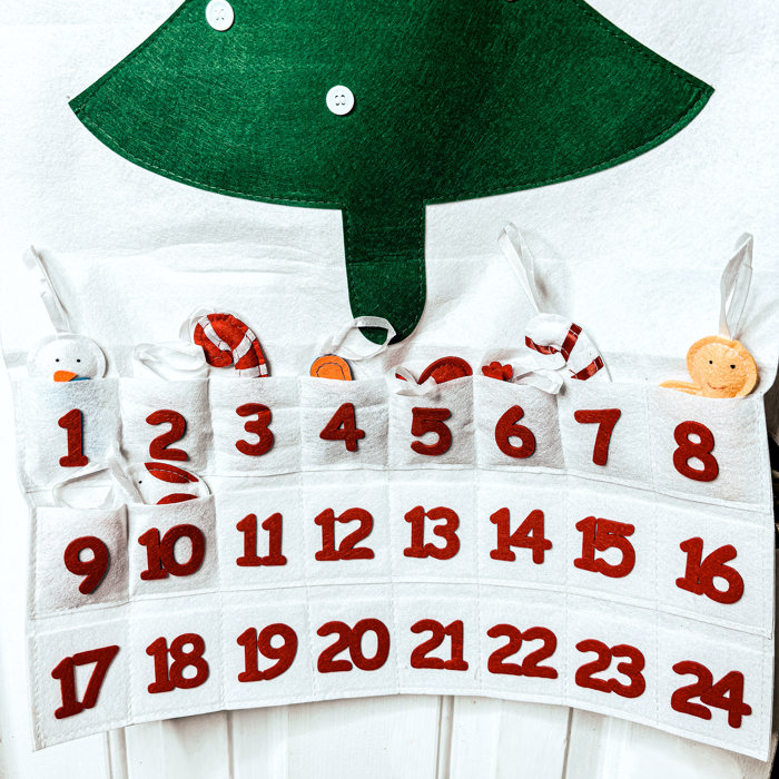 Christmas 2025 Advent Calendar, Handmade Hanging Christmas Countdown with Plush Fabric Ornament Options, Reusable Holiday Felt Advent 