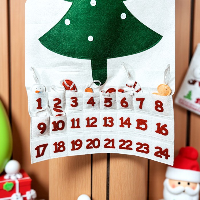 Christmas 2025 Advent Calendar, Handmade Hanging Christmas Countdown with Plush Fabric Ornament Options, Reusable Holiday Felt Advent 