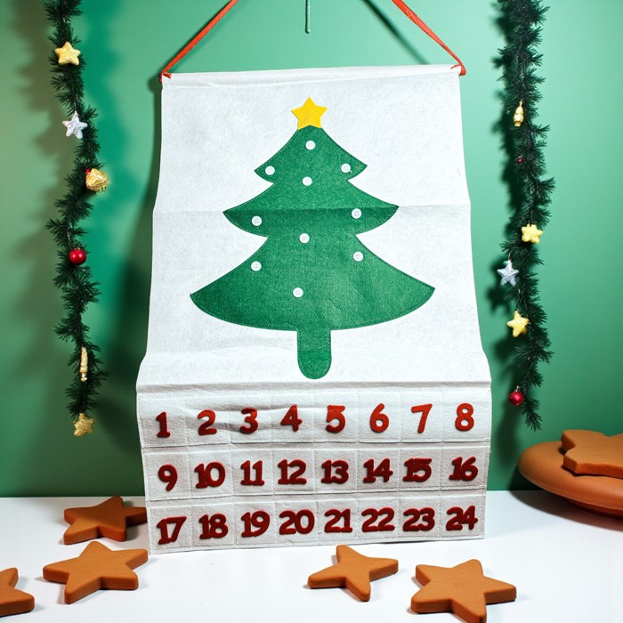 Christmas 2025 Advent Calendar, Handmade Hanging Christmas Countdown with Plush Fabric Ornament Options, Reusable Holiday Felt Advent 