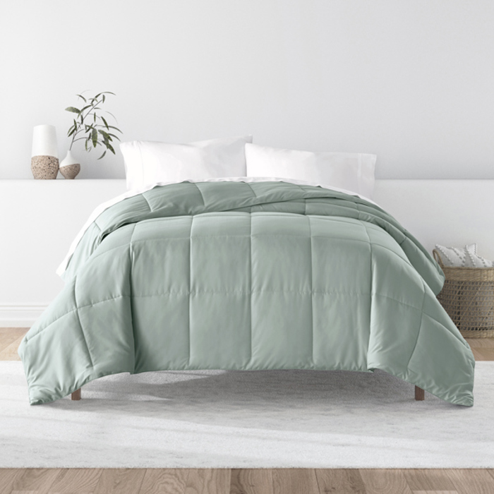 Soft Down-Alternative Essential Comforter