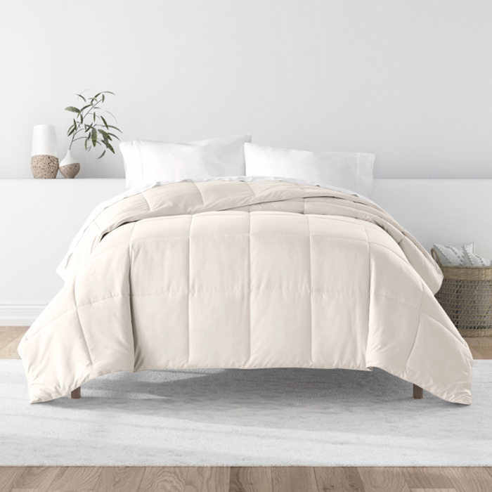 Soft Down-Alternative Essential Comforter