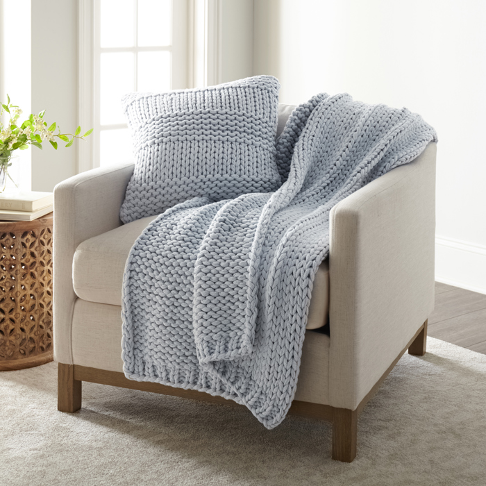 Chunky Throw Blanket and Decor Pillow Bundle