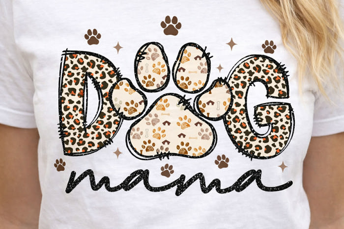 🐾 Dog Mama Shirt – Leopard Print Paw Graphic Tee – Cute Dog Lover Gift – Trendy Pet Mom Shirt