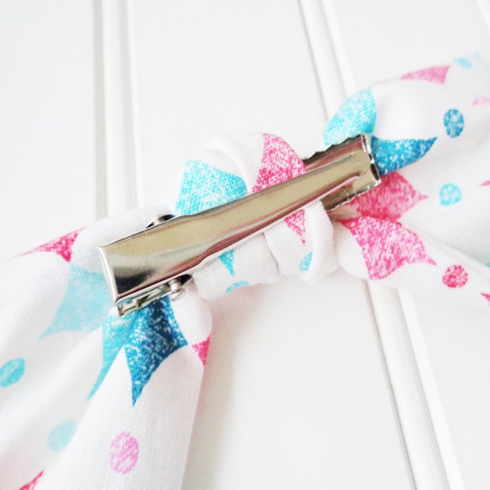 Hair Bow - Vintage Diamond Pattern