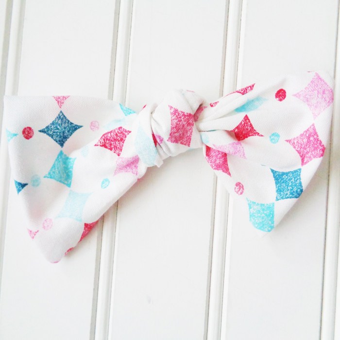 Hair Bow - Vintage Diamond Pattern