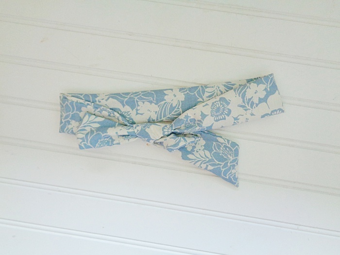 Knotted Headband - White Floral on Blue