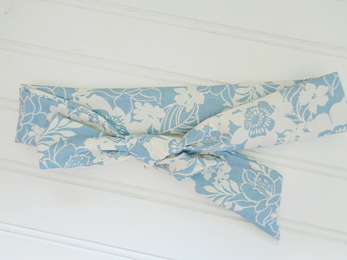 Knotted Headband - White Floral on Blue