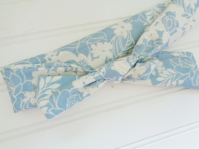 Knotted Headband - White Floral on Blue