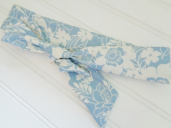 Knotted Headband - White Floral on Blue
