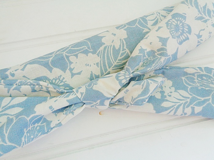 Knotted Headband - White Floral on Blue