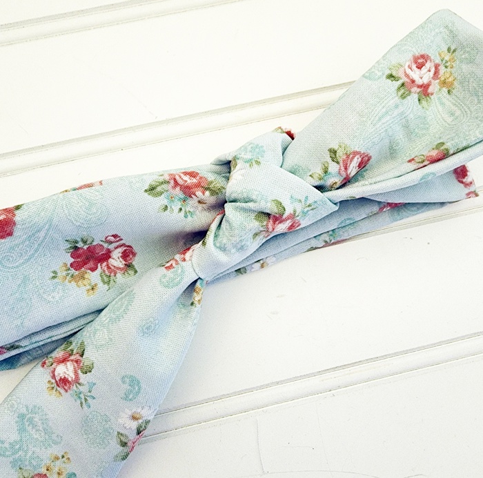 Knotted Headband - Bouquets on Blue