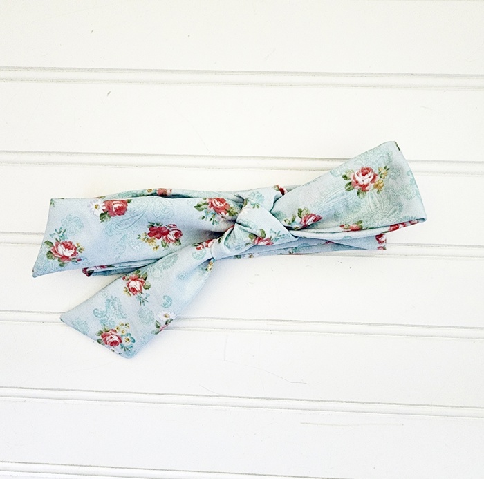 Knotted Headband - Bouquets on Blue
