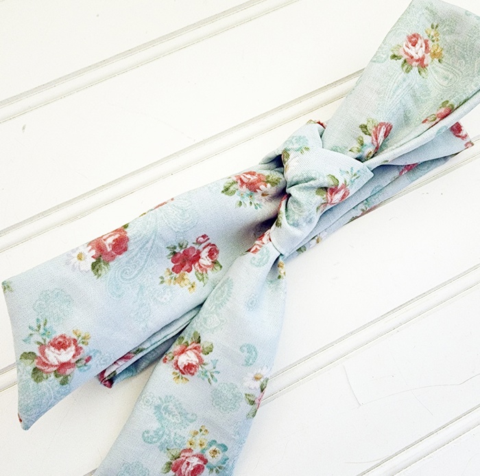Knotted Headband - Bouquets on Blue