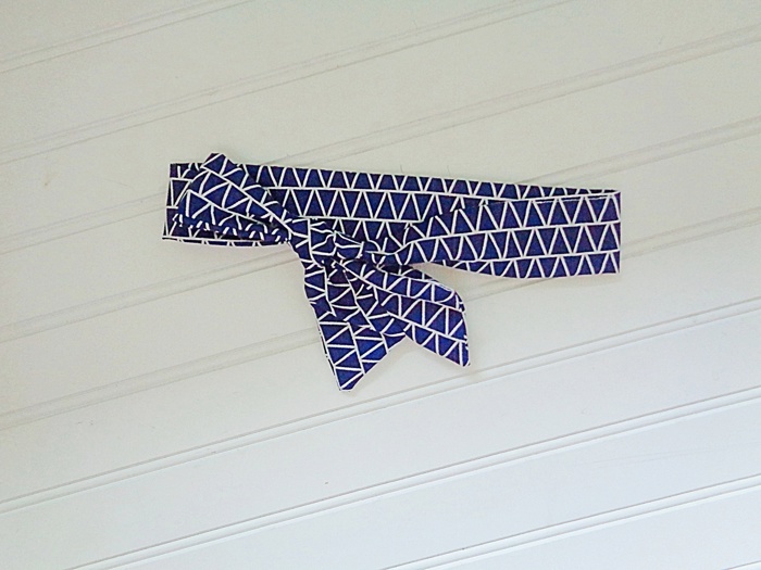 Knotted Headband - White Triangles on Navy